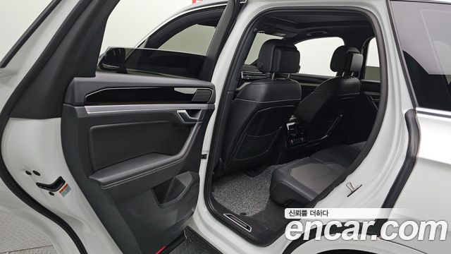Volkswagen Touareg (III) 3.0 TDI R-Line 2023 — фото 26