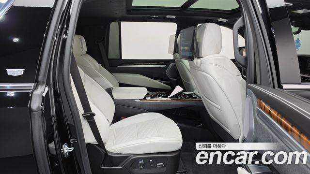 Cadillac Escalade (V) 6.2 ESV ESV Premium Luxury Platinum 2026 — фото 12