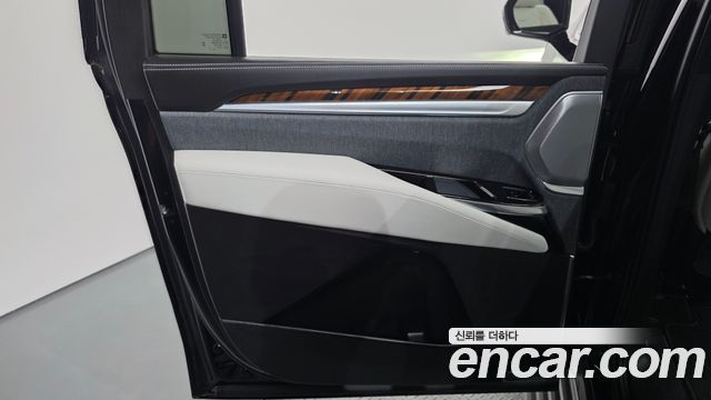 Cadillac Escalade (V) 6.2 ESV ESV Premium Luxury Platinum 2026 — фото 25