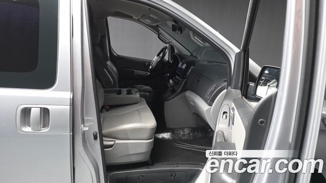 Hyundai Grand Starex Van 3-Seater Smart 2019 — фото 11