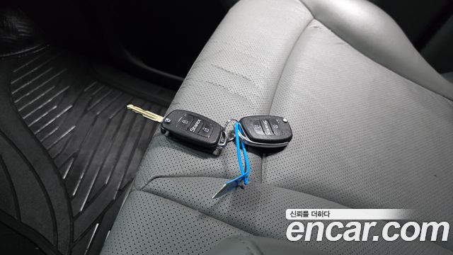 Hyundai Grand Starex Van 3-Seater Smart 2019 — фото 18