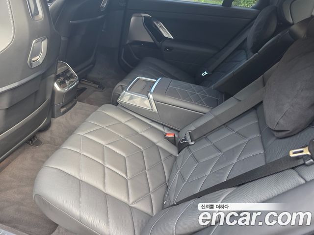 BMW 7 Series (G70) 740i xDrive M Sport 2024 — фото 9