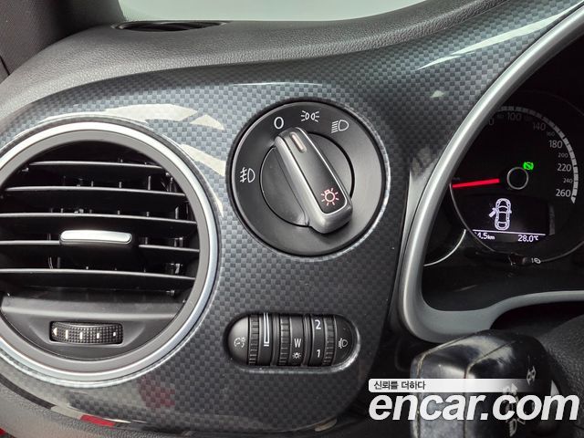 Volkswagen Beetle 2.0 TDI 3rd 2013 — фото 21