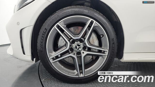 Mercedes-Benz C-Class (W205) C300e 4MATIC AMG Line 2020 — фото 5