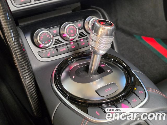 Audi R8 5.2 V10 Spyder 2015 — фото 15