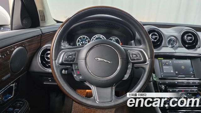 Jaguar XJ 3.0 SC AWD Portfolio LWB X351 2016 — фото 13