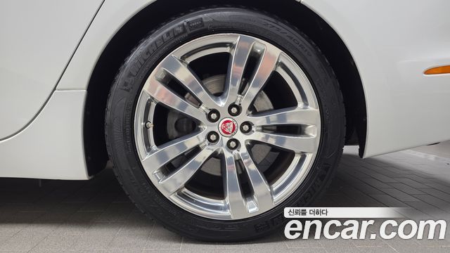 Jaguar XJ 3.0 SC AWD Portfolio LWB X351 2016 — фото 21