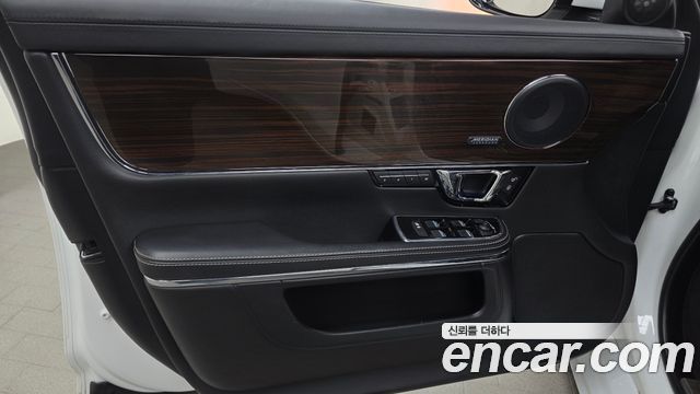 Jaguar XJ 3.0 SC AWD Portfolio LWB X351 2016 — фото 24