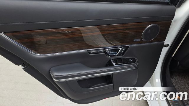 Jaguar XJ 3.0 SC AWD Portfolio LWB X351 2016 — фото 25
