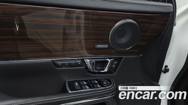 Jaguar XJ 3.0 SC AWD Portfolio LWB X351 2016 — фото 28