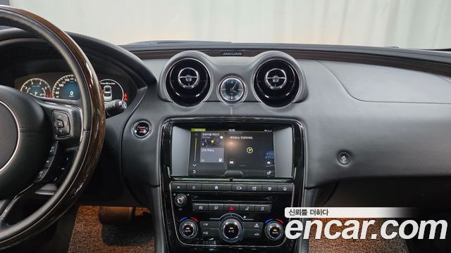 Jaguar XJ 3.0 SC AWD Portfolio LWB X351 2016 — фото 33