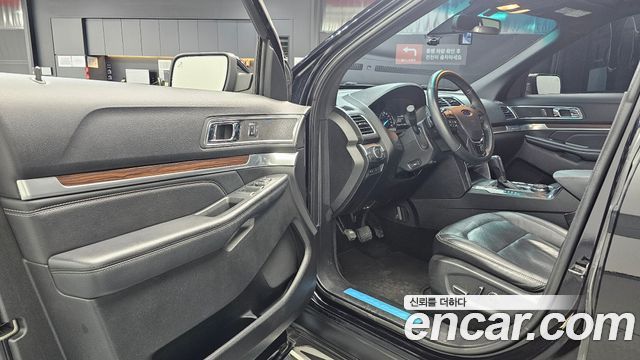Ford Explorer 2.3 Limited 4WD 5th 2017 — фото 10