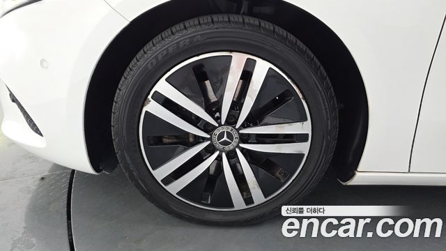 Mercedes-Benz A-Class (W177) A220 Sedan 2021 — фото 5
