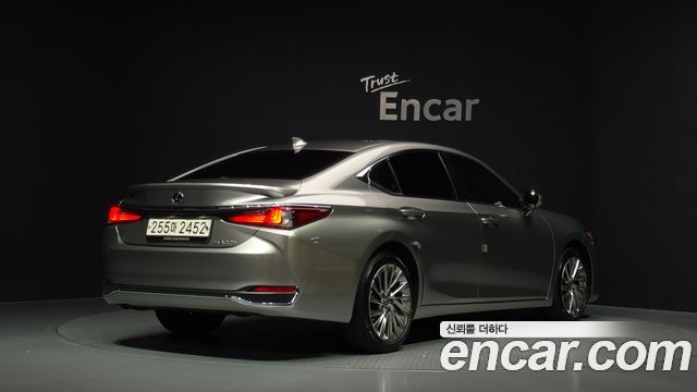 Lexus ES300h (VII) Executive 2023 — фото 2
