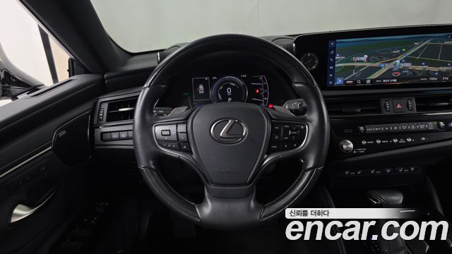 Lexus ES300h (VII) Executive 2023 — фото 13