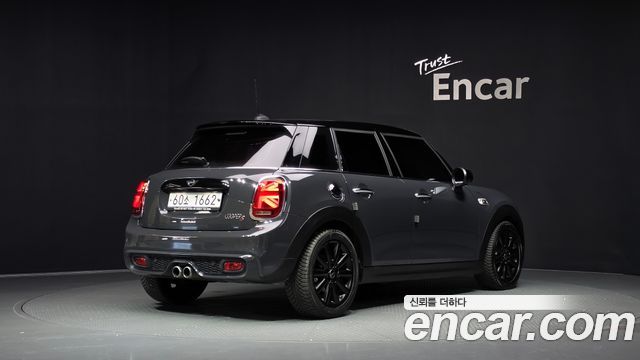 MINI Cooper S 5Door Standard 3rd 2019 — фото 2
