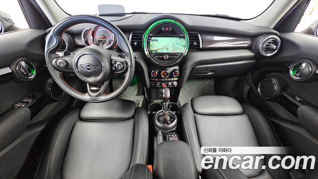 MINI Cooper S 5Door Standard 3rd 2019 — фото 7