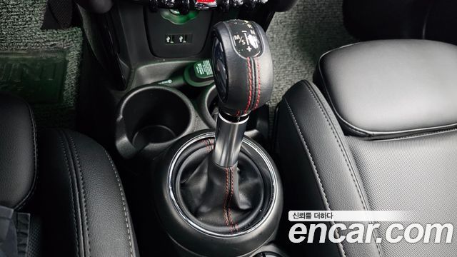 MINI Cooper S 5Door Standard 3rd 2019 — фото 9