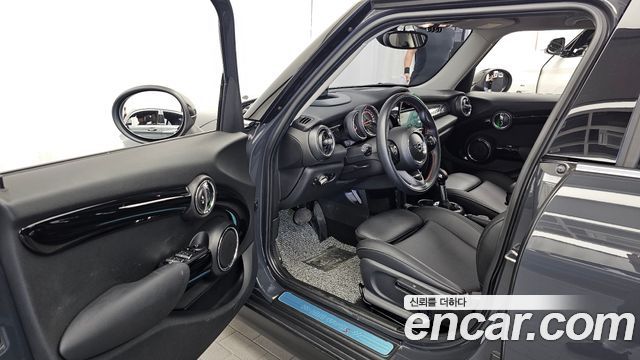 MINI Cooper S 5Door Standard 3rd 2019 — фото 10