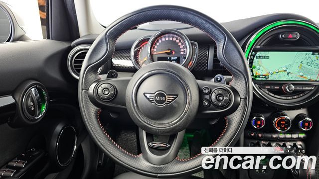 MINI Cooper S 5Door Standard 3rd 2019 — фото 13