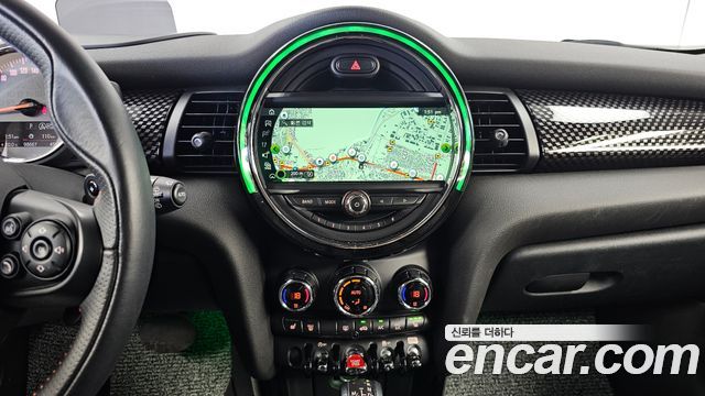 MINI Cooper S 5Door Standard 3rd 2019 — фото 15