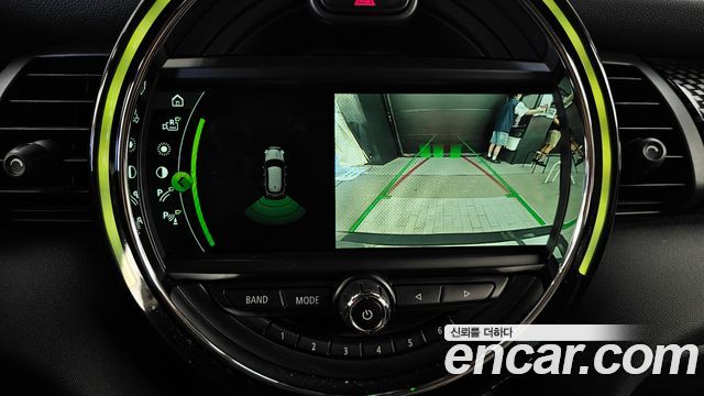 MINI Cooper S 5Door Standard 3rd 2019 — фото 16