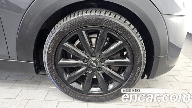 MINI Cooper S 5Door Standard 3rd 2019 — фото 21