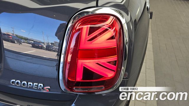MINI Cooper S 5Door Standard 3rd 2019 — фото 23