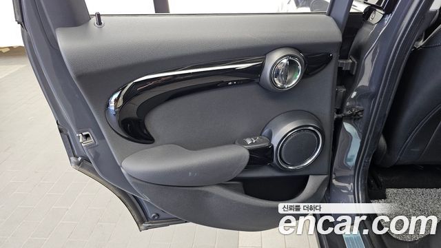 MINI Cooper S 5Door Standard 3rd 2019 — фото 25