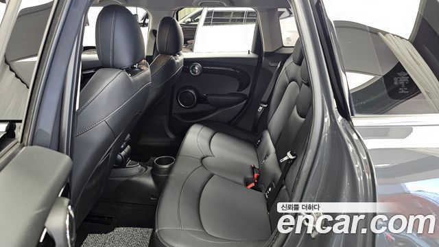 MINI Cooper S 5Door Standard 3rd 2019 — фото 26