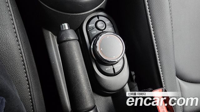 MINI Cooper S 5Door Standard 3rd 2019 — фото 27