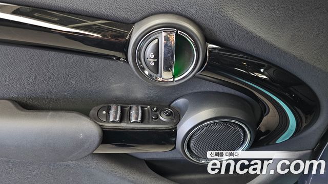 MINI Cooper S 5Door Standard 3rd 2019 — фото 29