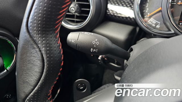 MINI Cooper S 5Door Standard 3rd 2019 — фото 32