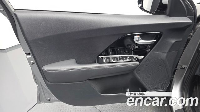 Kia Niro EV Prestige 2022 — фото 24