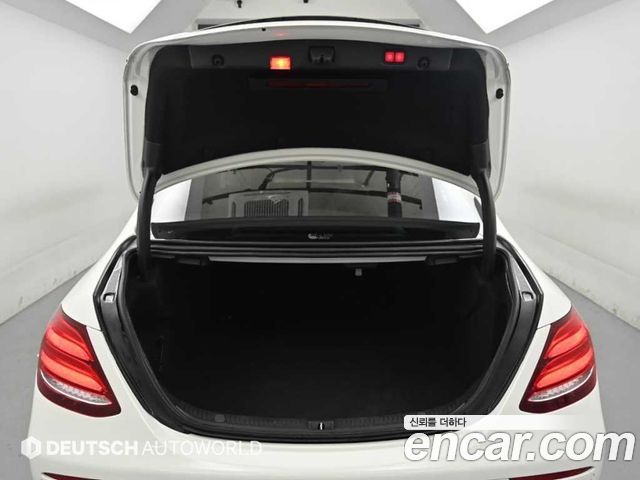Mercedes-Benz E-Class (W213) E300 4MATIC Avnatgarde 2019 — фото 23