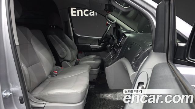 Hyundai Grand Starex Van 3-Seater Smart 2021 — фото 11