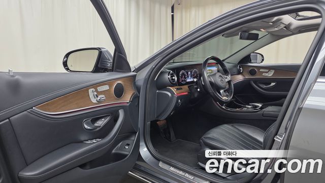 Mercedes-Benz E-Class (W213) E300 4MATIC Exclusive 2017 — фото 10