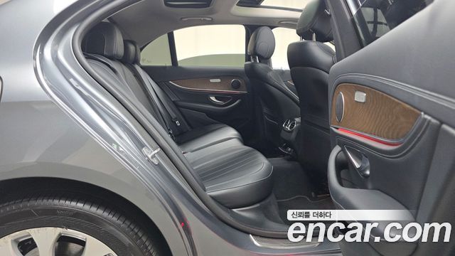 Mercedes-Benz E-Class (W213) E300 4MATIC Exclusive 2017 — фото 12