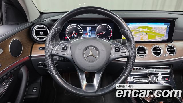 Mercedes-Benz E-Class (W213) E300 4MATIC Exclusive 2017 — фото 13