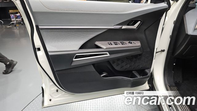 KG Mobility (SsangYong) Torres EVX E7 2024 — фото 24