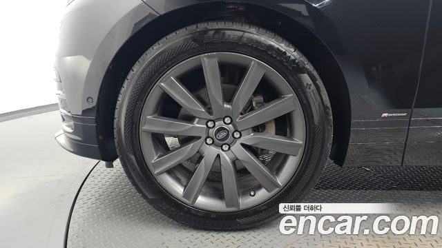 Land Rover Range Rover Velar 3.0 D300 R-Dynamic HSE 2018 — фото 5