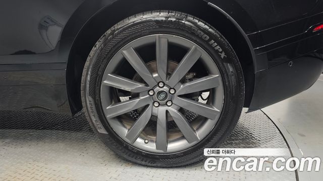 Land Rover Range Rover Velar 3.0 D300 R-Dynamic HSE 2018 — фото 21
