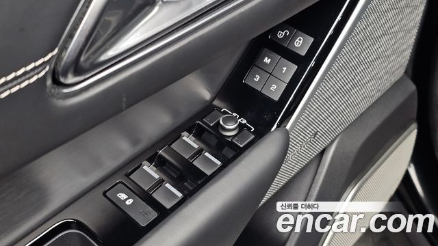 Land Rover Range Rover Velar 3.0 D300 R-Dynamic HSE 2018 — фото 32