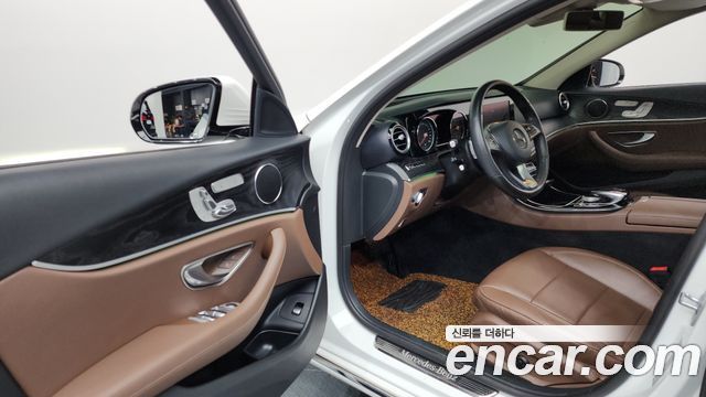 Mercedes-Benz E-Class (W213) E220d 4MATIC Avantgarde 2018 — фото 10