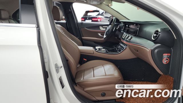 Mercedes-Benz E-Class (W213) E220d 4MATIC Avantgarde 2018 — фото 11