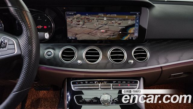 Mercedes-Benz E-Class (W213) E220d 4MATIC Avantgarde 2018 — фото 13