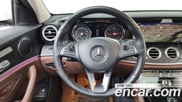 Mercedes-Benz E-Class (W213) E220d 4MATIC Avantgarde 2018 — фото 14
