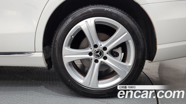 Mercedes-Benz E-Class (W213) E220d 4MATIC Avantgarde 2018 — фото 21