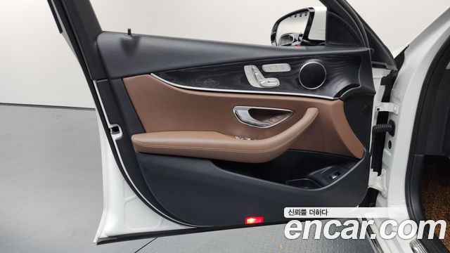 Mercedes-Benz E-Class (W213) E220d 4MATIC Avantgarde 2018 — фото 24