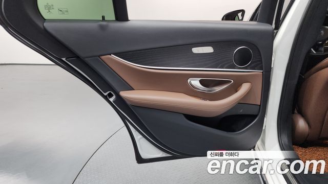 Mercedes-Benz E-Class (W213) E220d 4MATIC Avantgarde 2018 — фото 25